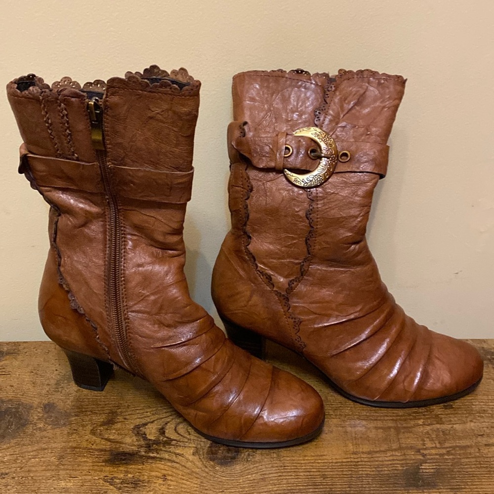 Women boots. New without box and tag